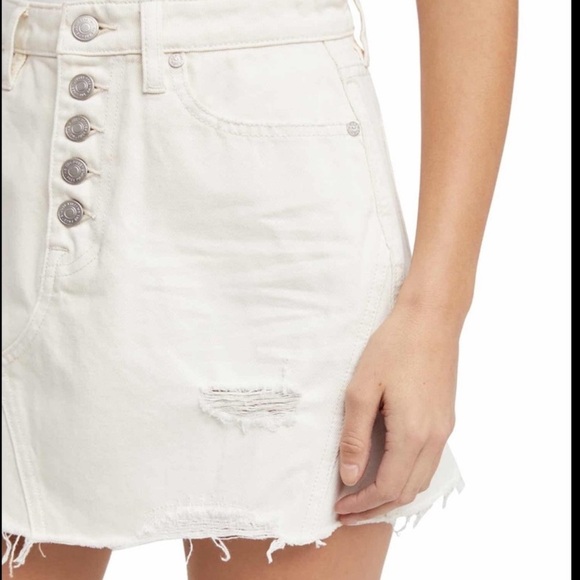 Free People Worn White Denim Distressed Mini Skirt Size 26 - Picture 3 of 7